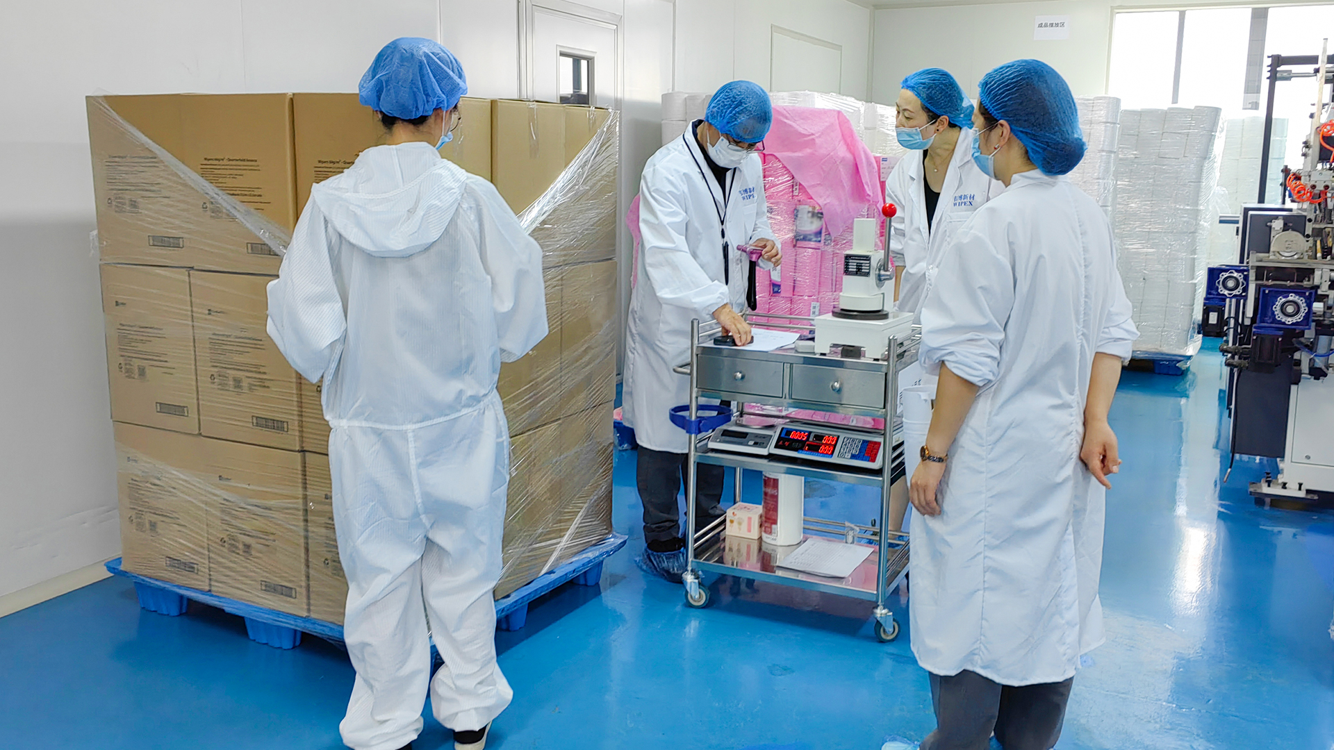 Final inspection of nonwoven wipes and disposable towel before shipment