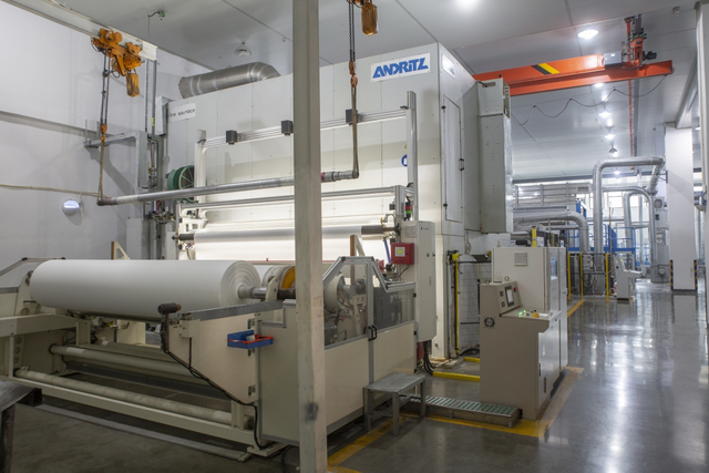 Non woven cleaning cloth jumbo roll processing line