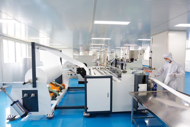 Nonwoven wipes slitting and converting line in cleanroom