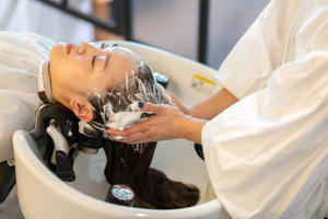 Disposable hair towel for salon hair washing