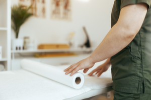 Disposable waterproof beauty bed sheet on spa bed